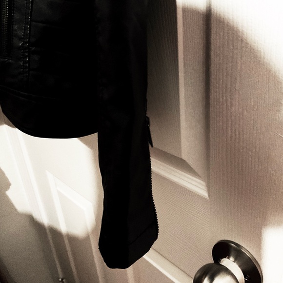 Guess Leather Jacket - Picture 8 of 9